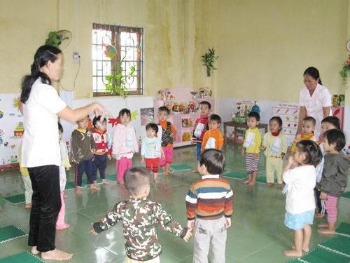 Giáo viên mầm non khóc thầm